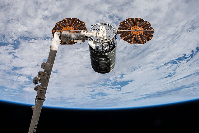 Cygnus_OA-8_grappled